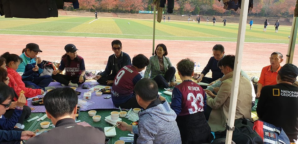 대전 여성축구단 나누미 격려 방문 이미지(2)