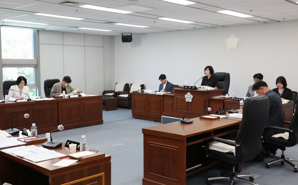 제295회 정례회 제2차 도시복지위원회 이미지(8)