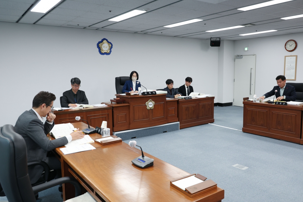 제290회 정례회 제4차 상임위원회 이미지(3)