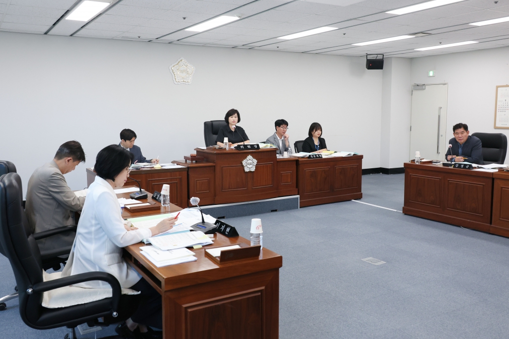 제295회 정례회 제2차 도시복지위원회 이미지(9)