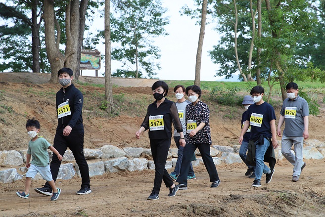 대전 동구의회 박민자 의장, 대청호 벚꽃길 마라톤 참여 이미지(1)