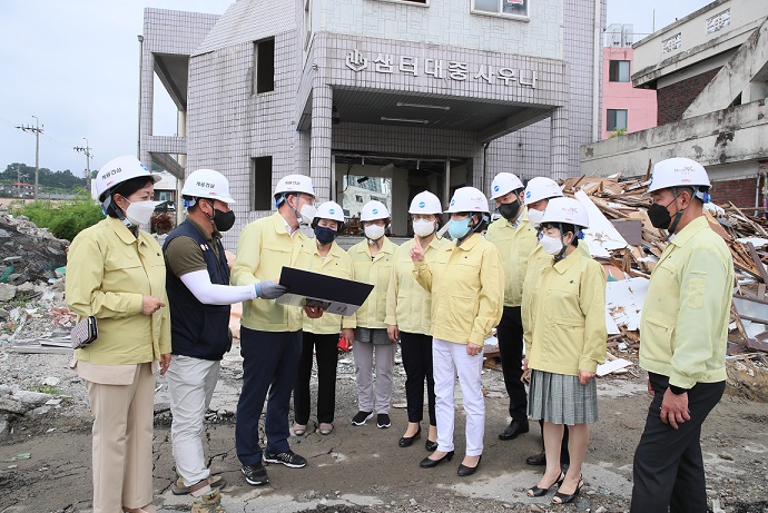 대전 동구의회, 천동3구역 주거환경개선사업 철거 현장 방문 이미지(1)