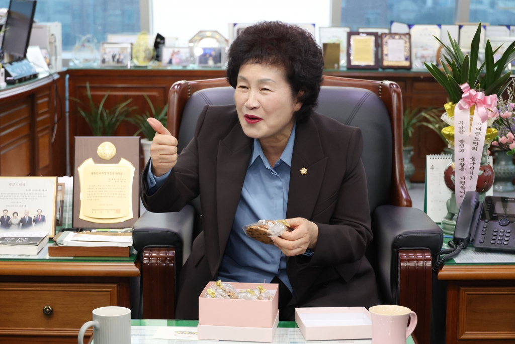 대전 동구의회 찾은 밀알복지관, 쿠키 나눔 시간 가져 이미지(1)