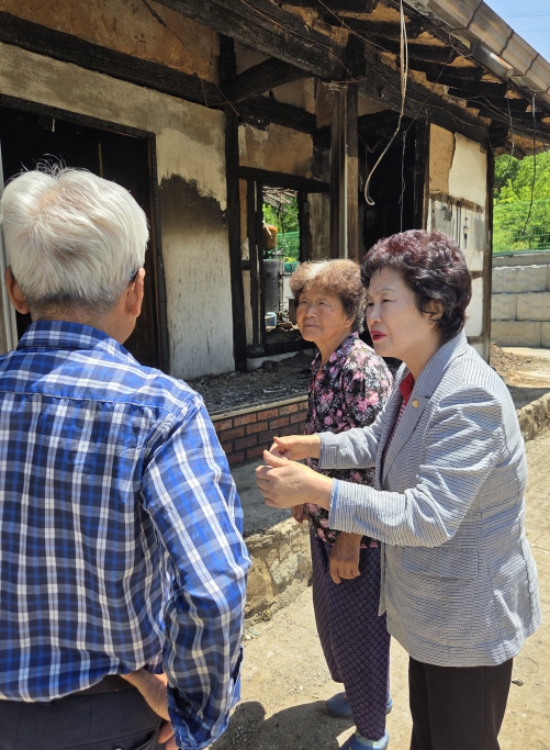 오관영 동구의회 의장, 장척동 화재발생 현장 방문 이미지(2)